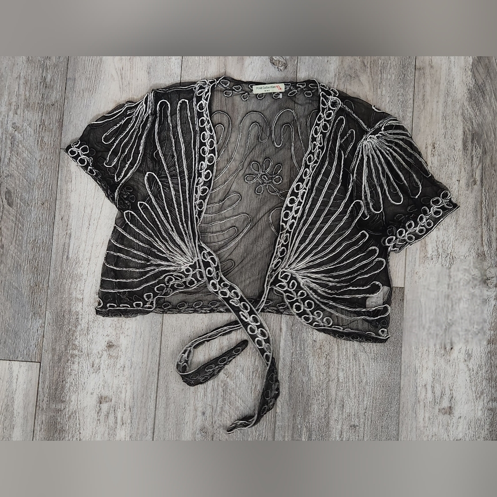 Vivid Collection Chic Black and White Embroidered Women's Shrug